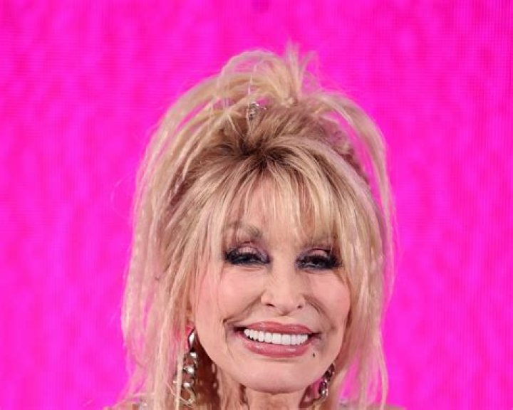 Does Dolly Parton Wear A Wig? Real Hair And No Make Up Look