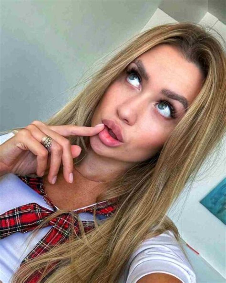 Iayze Height, Weight, Net Worth, Age, Birthday, Wikipedia, Who, Nationality, Biography