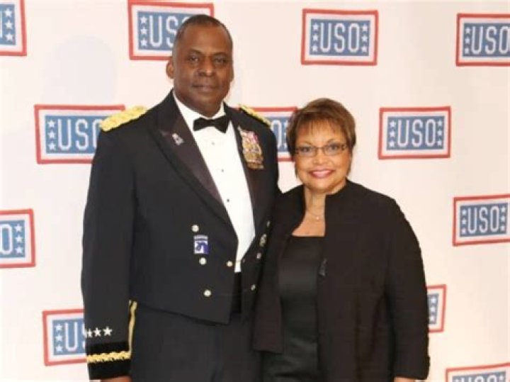 Lloyd Bridges Biography, Age, Height, Wife, Net Worth, Family |