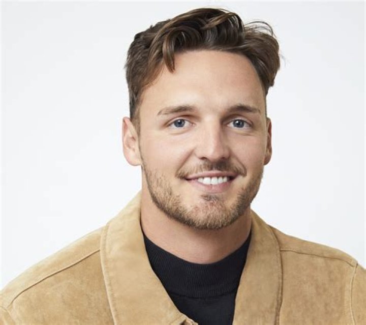 Logan Palmer (The Bachelorette) Wiki, Age, Bio, Girlfriend, Height, Net Worth, Ethnicity, Instagram